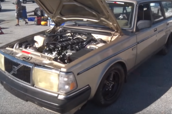 Ez nem a nagyapó kombi Volvója, de nem ám!