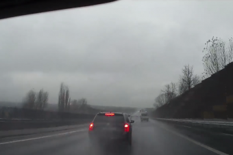 Büntetőfékező agresszív skodást videóztak az M3-ason