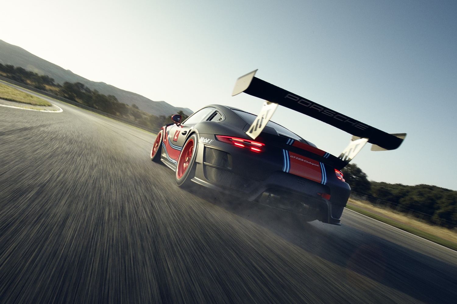 Ez a Porsche 911 GT2 RS már annyira durva, hogy utcára se engedik 1