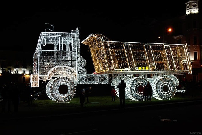 Ez a karácsonyi teherautó kiégetheti a retinádat 2