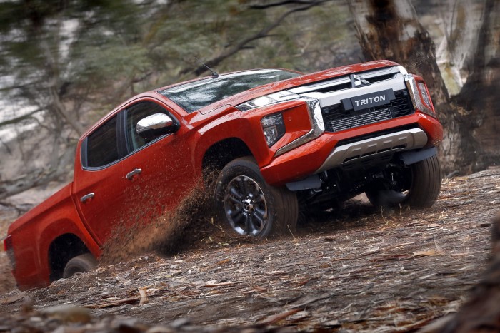 Divatarcot öltött a Mitsubishi pickupja 6