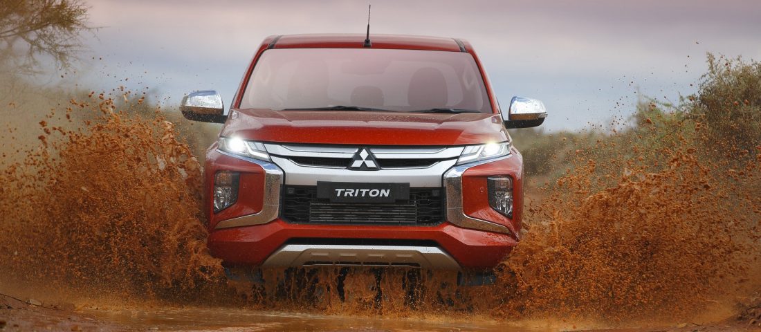 Divatarcot öltött a Mitsubishi pickupja