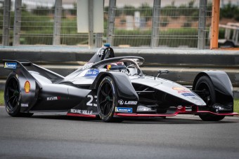 Sztárgázsit ajánlott Alonsónak a Nissan?