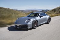 Új ruhában a legenda, megérkezett a friss 911-es Porsche 2