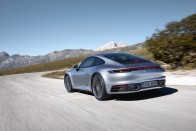 Új ruhában a legenda, megérkezett a friss 911-es Porsche 13