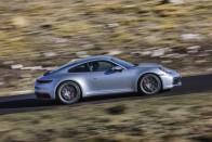 Új ruhában a legenda, megérkezett a friss 911-es Porsche 17