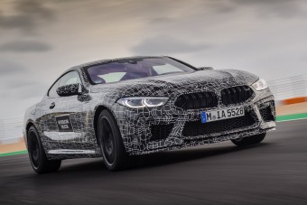 Több mint 600 lóerős lesz a BMW M8