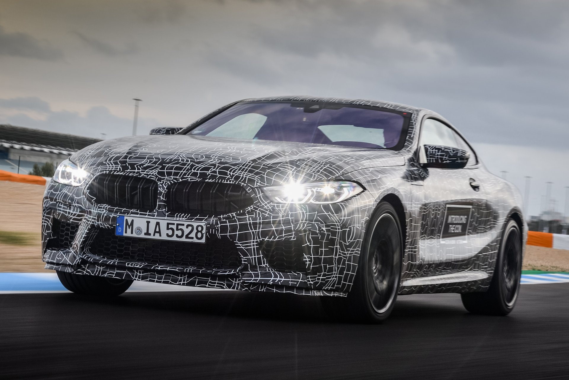 Több mint 600 lóerős lesz a BMW M8 4