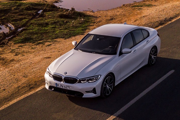 Konnektoros hibriddel bővül a BMW 3-as széria 6