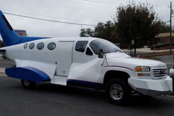 Itt egy repülő autó másképpen