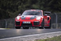 Visszahódította a Nürburgringet a Porsche 911 GT2 RS 8