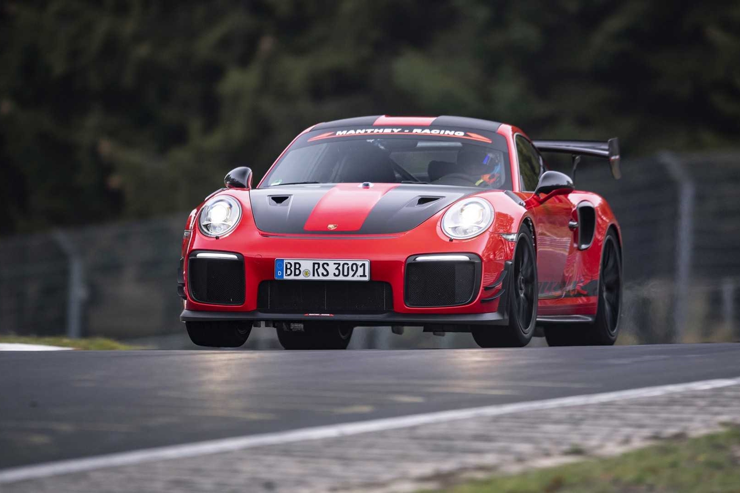 Visszahódította a Nürburgringet a Porsche 911 GT2 RS 4