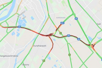 Megbénult az M0-s, két órát kell araszolni