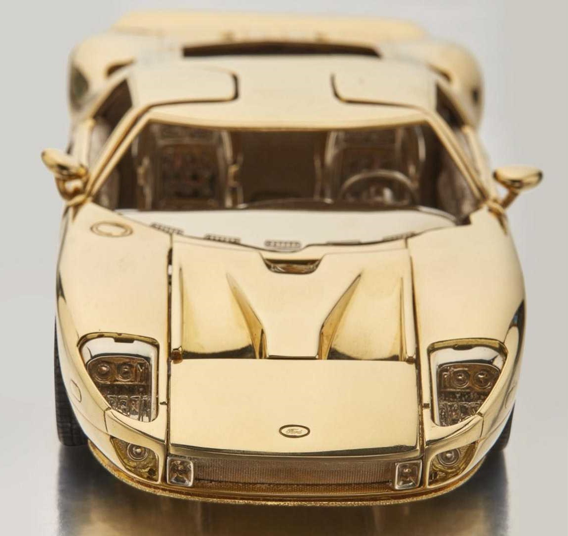 Eszement ára van ennek az arany Ford GT modellnek 6