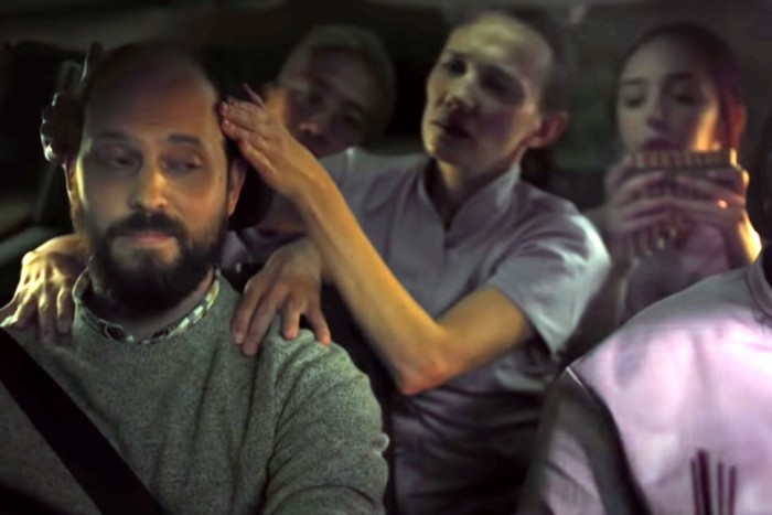 Rejtélyes útitársak segítik a halálba az autóst