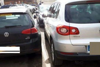 Az év üzenetét ragasztotta egy magyar család az autójára