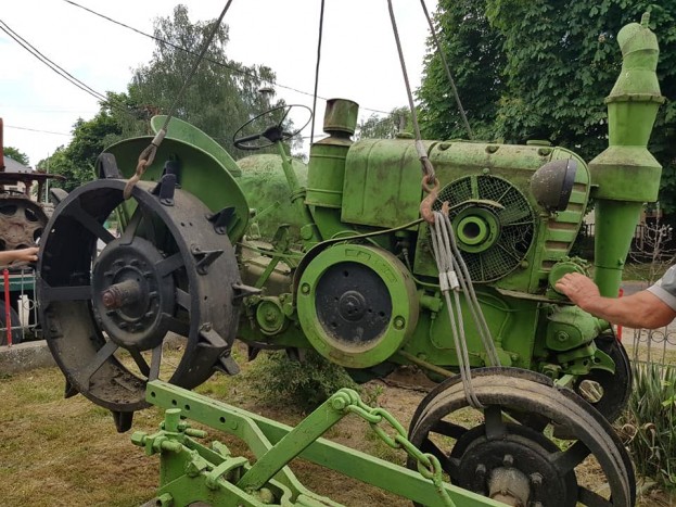 Villamosok, vadászgépek, vonatok az útszélén 3