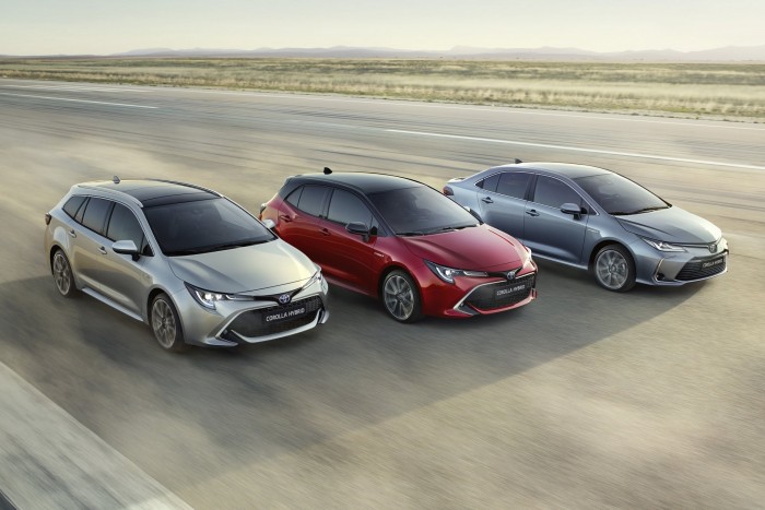 Mégsem kap izmos hibridet a Corolla szedán 7