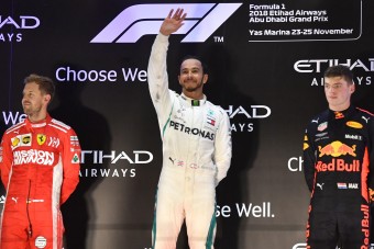 F1: Vettel gyerekcsinálást oktatna Hamiltonnak