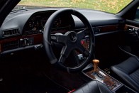 Itt a 80-as évek legbitangabb Merci limuzinja 24