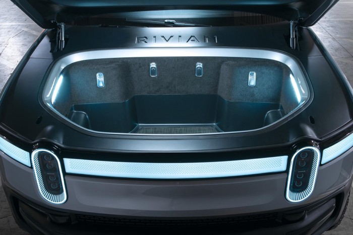 Eszelős gyorsulást és nagy hatótávot ígér az új villanyos platós 7