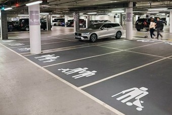 Be mernél ide parkolni?