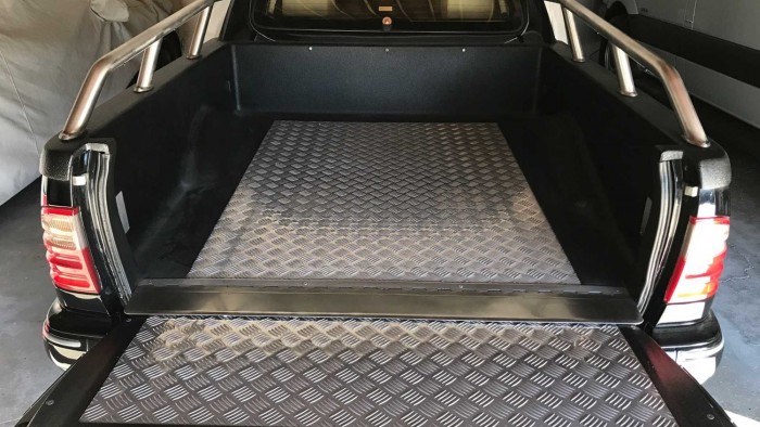 Ha túl drága az X-osztály, nézd meg ezt a kézműves platós Mercit 8