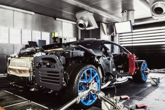 Nézd meg videón a Bugatti birtokát és gyárát!