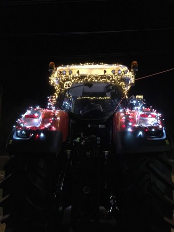 Olyan fénytraktort állítottak a 81-es főút mellé Kisbéren, hogy szem nem marad szárazon 5