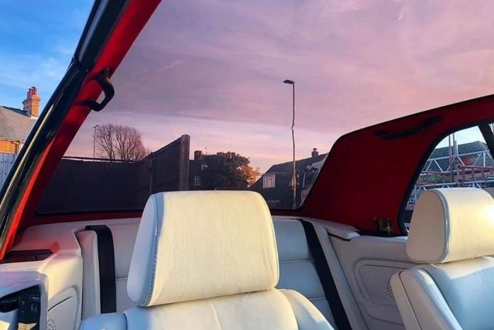 Ennek a BMW-nek az üvegtetejétől elájultunk 4