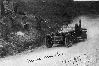 Enzo Ferrari istállójánál futott az olasz politikus Alfája