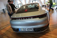 Érzi az esőt, tudja a benzinárakat az új 911-es Porsche 64