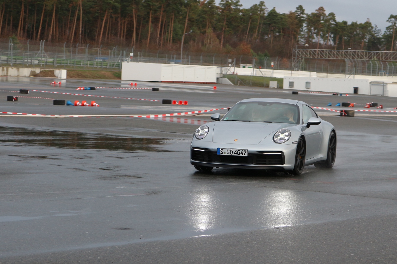 Érzi az esőt, tudja a benzinárakat az új 911-es Porsche 60