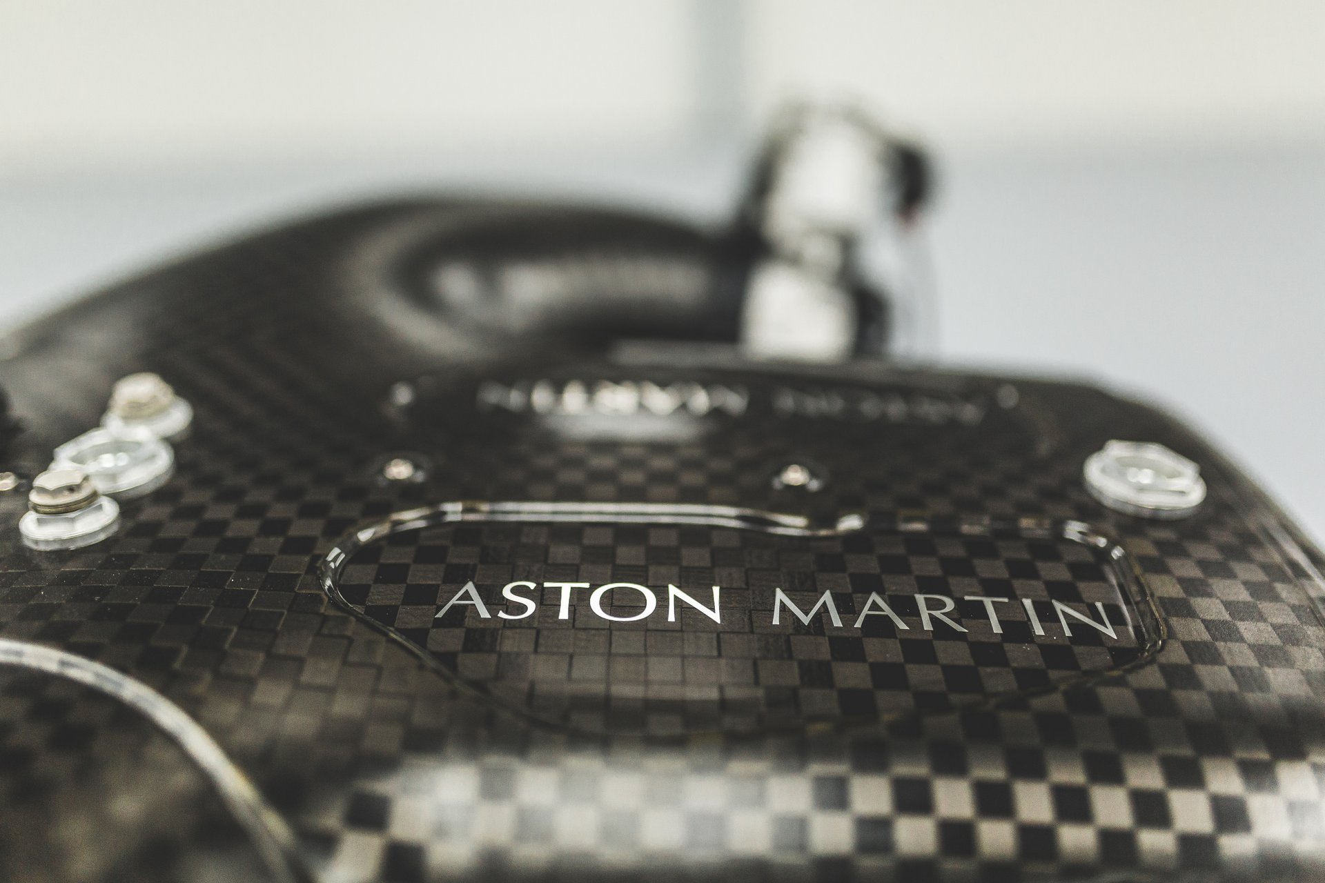 11 ezret forog az Aston Martin új V12-es motorja! 1 11 ezret forog az Aston Martin új V12-es motorja! 1