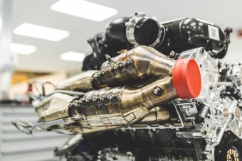 Döbbenetes motort kap az Aston Martin szupersportautója