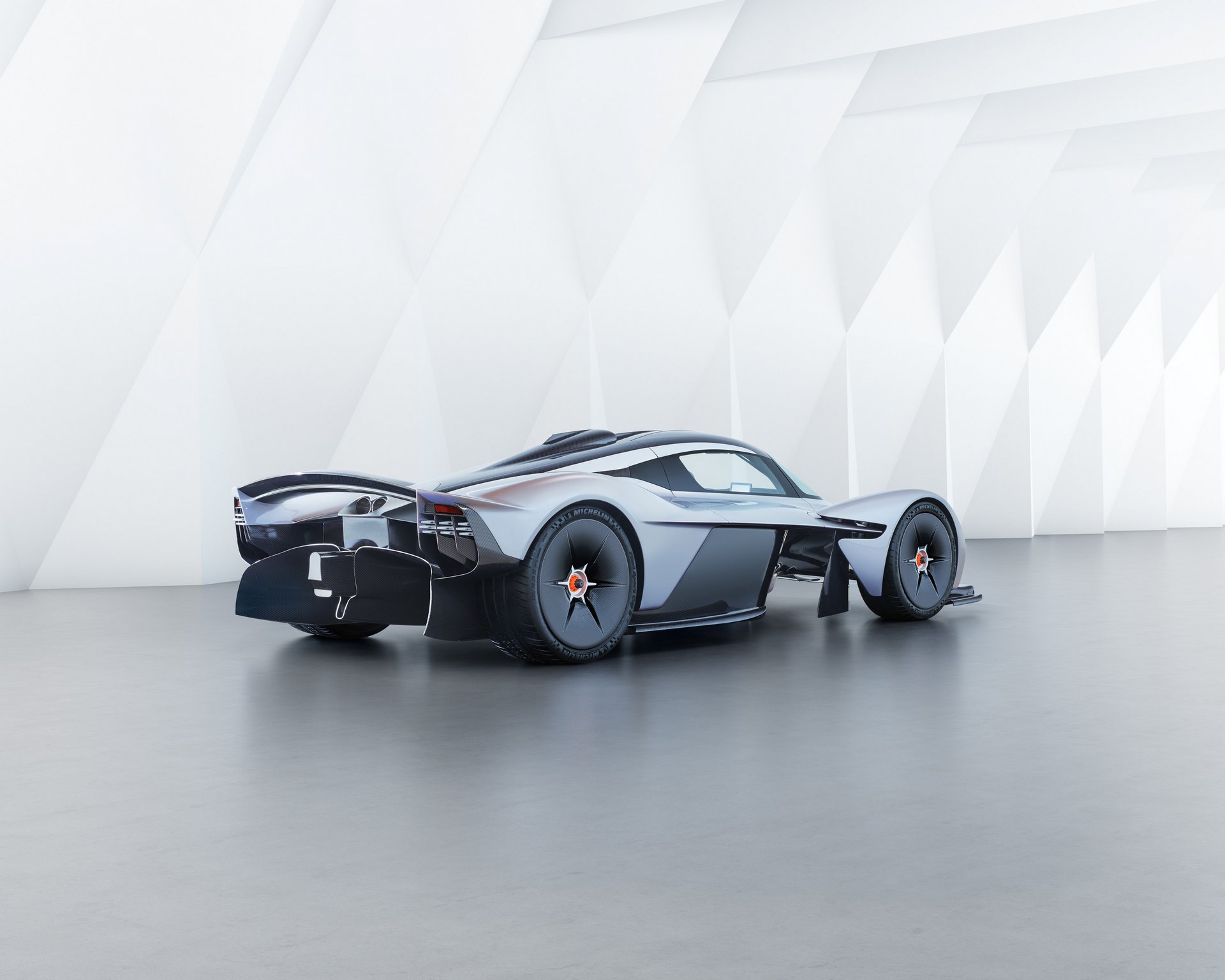 11 ezret forog az Aston Martin új V12-es motorja! 5 11 ezret forog az Aston Martin új V12-es motorja! 5