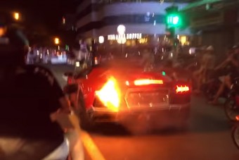 Ezért ne túráztasd a Lamborghinidet a pirosnál