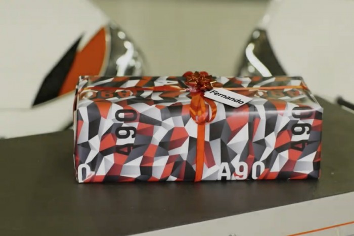 A Toyota megalkotta a tökéletes csomagolópapírt