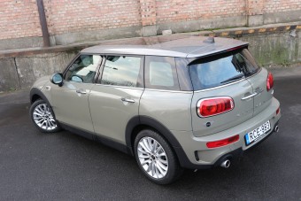 4x4 is kéne a hat ajtaja meg a sok lova mellé!