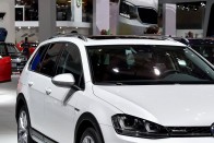 Közlekedésre alkalmatlan autókat adott el a VW 7