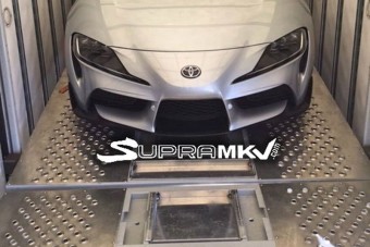 Végre láthatunk egy kicsit a végleges Toyota Suprából