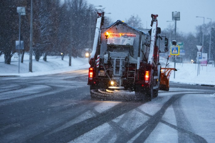 Holnap reggel lecsap a hó az országra