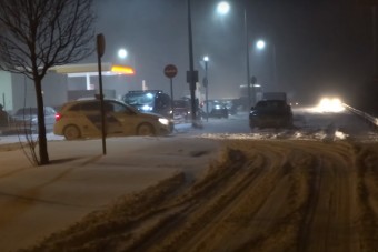 Hó és ónos eső érkezik, a Magyar Közút pedig megmutatja, hogyan veszik fel a harcot