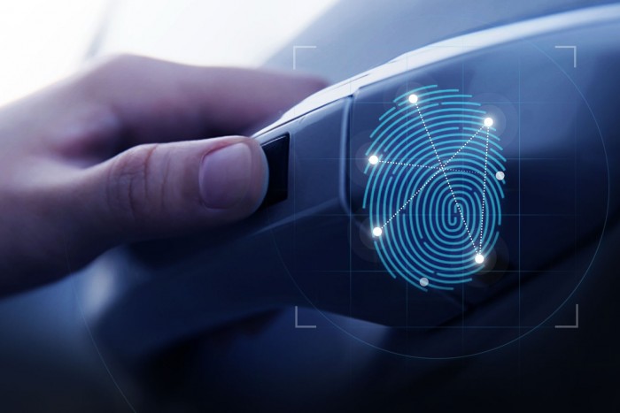 Motorindítás ujjlenyomat-olvasóval