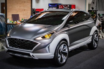 A Hyundai i20 is villanymotort kaphat?