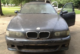 Két évig rohasztották egy fa alatt ezt az M5-öst