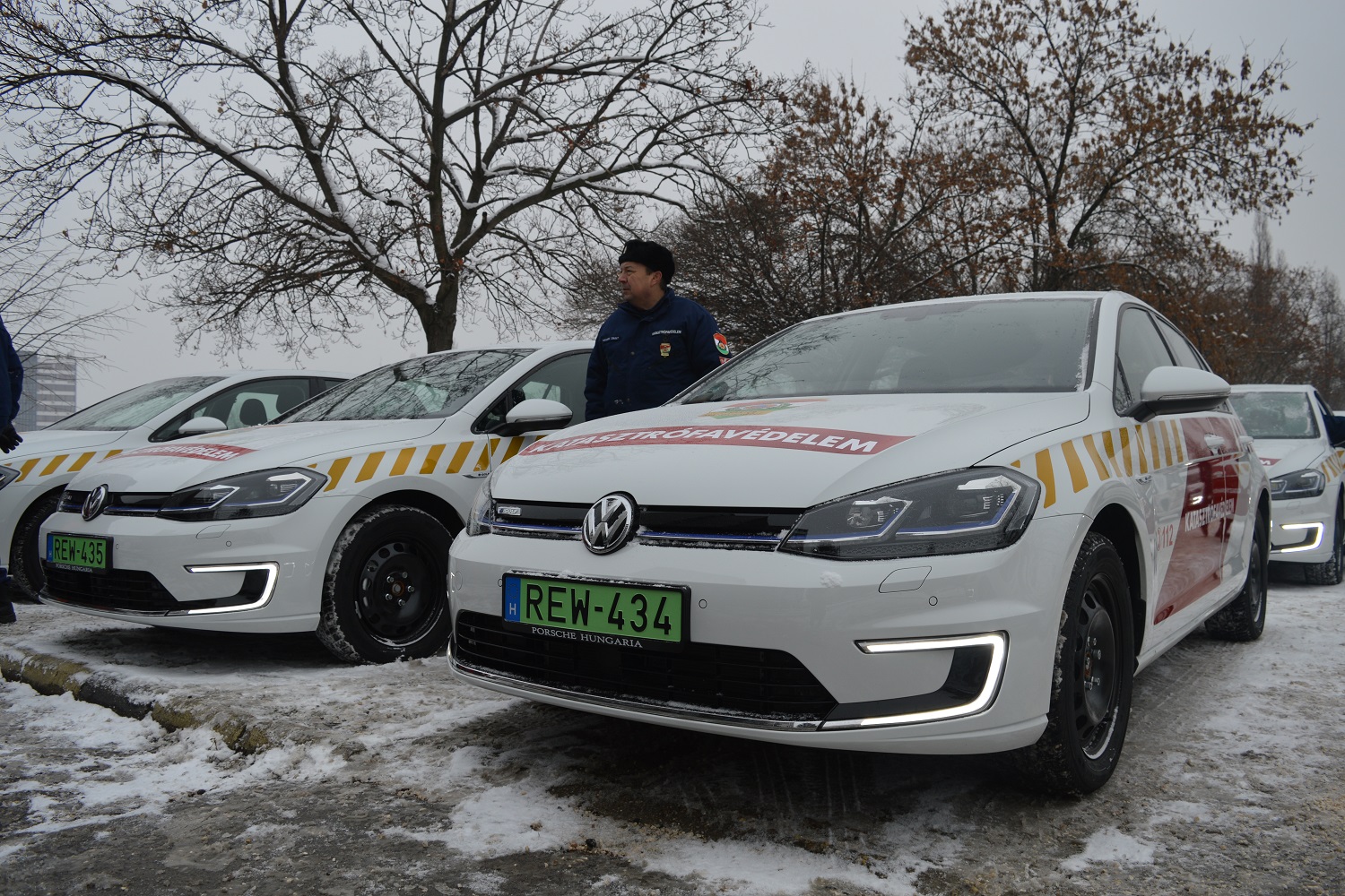 Új vízszállítókat és e-Golfokat kapott a Katasztrófavédelem 1