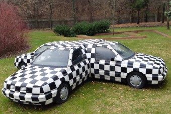 Rommá tört BMW és a bringások