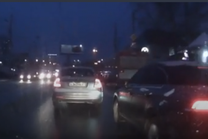 Addig tolakodott a pofátlan passatos, amíg össze nem törték