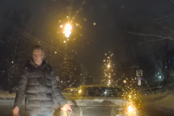 Nem tetszett az ötvenes tempó a havas úton, fékkel büntetett a mazdás